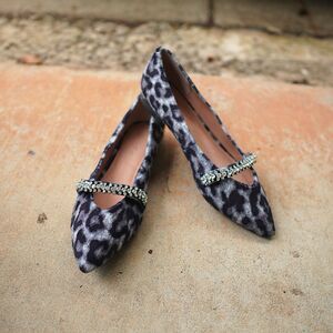 FindHER KeepHER Unbound Leopard Pointed Toe Flats Size 11M Rhinestone Jewel Stra